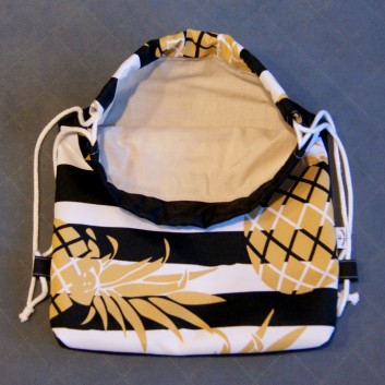 Plecak / worek z tkaniny wodoodpornej ananasy na biało-czrnych pasach / czarny handmade