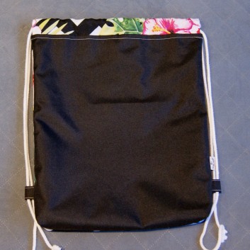 Plecak / worek z tkaniny wodoodpornej rajskie kwiaty na biało-czarnych zygzakach / czarny handmade