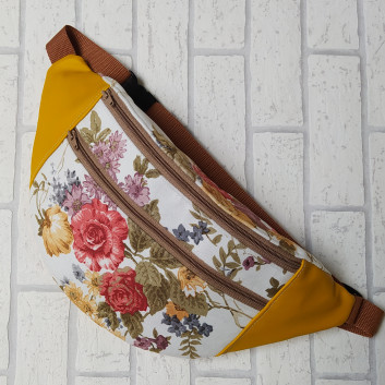 Saszetka biodrowa maxi / torebka z tkaniny obiciowej jesienne kwiaty na białym tle i miodowa ekoskóra handmade
